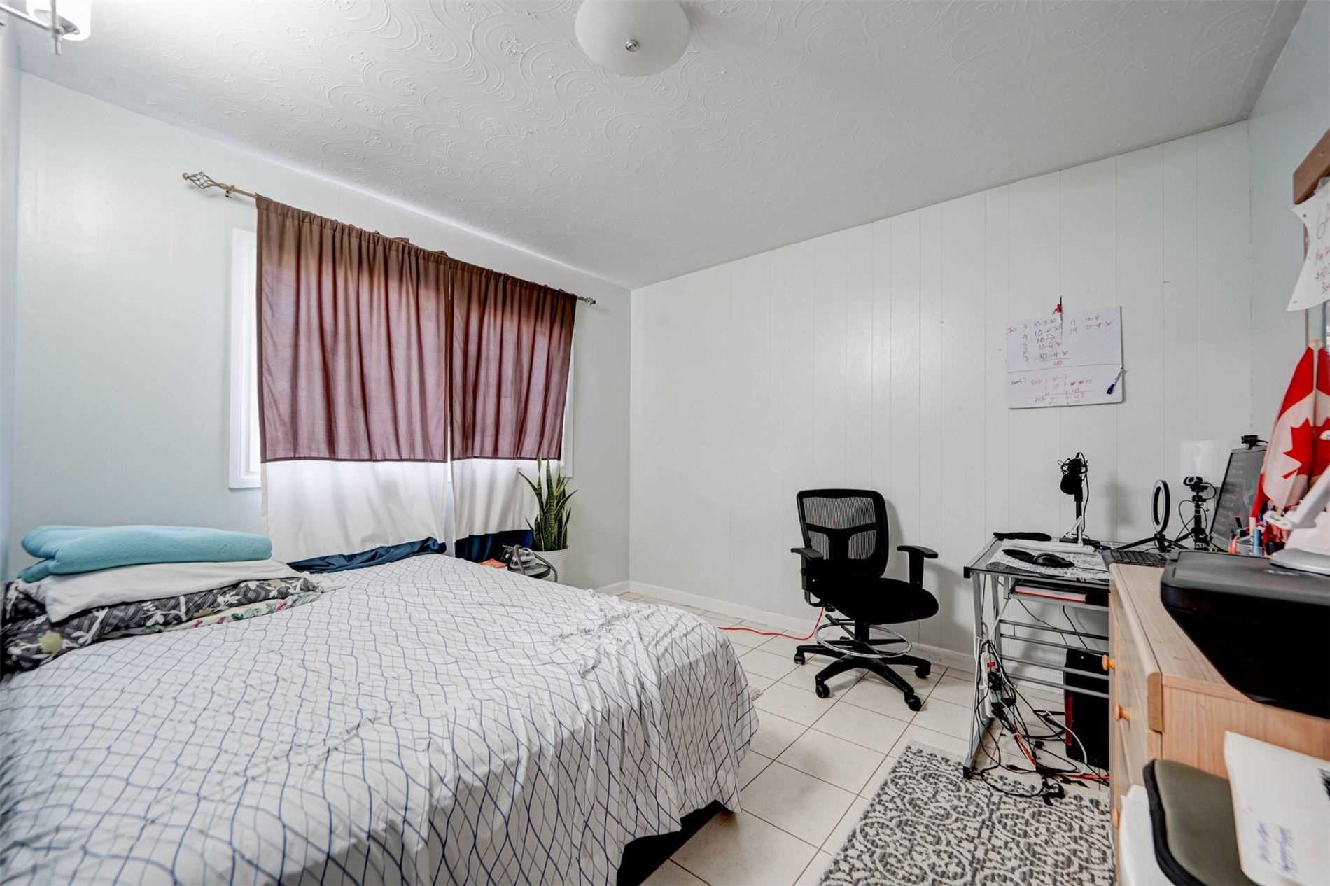 1041 Lillian St