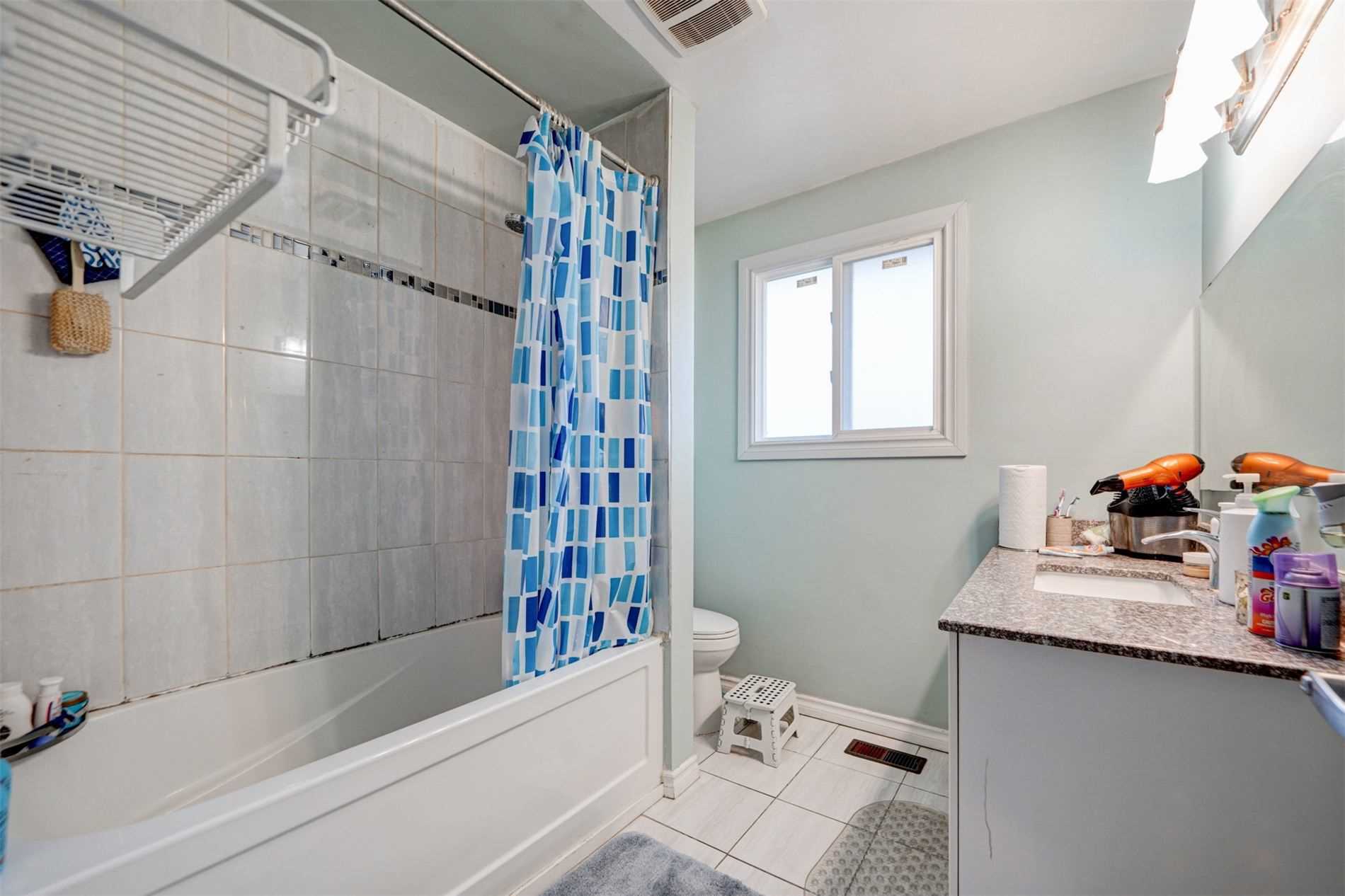 1041 Lillian St