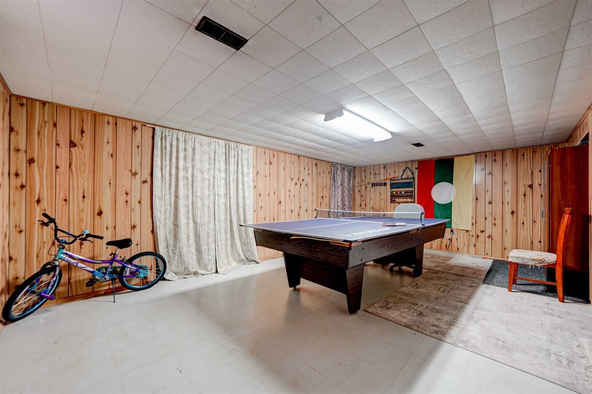 1041 Lillian St