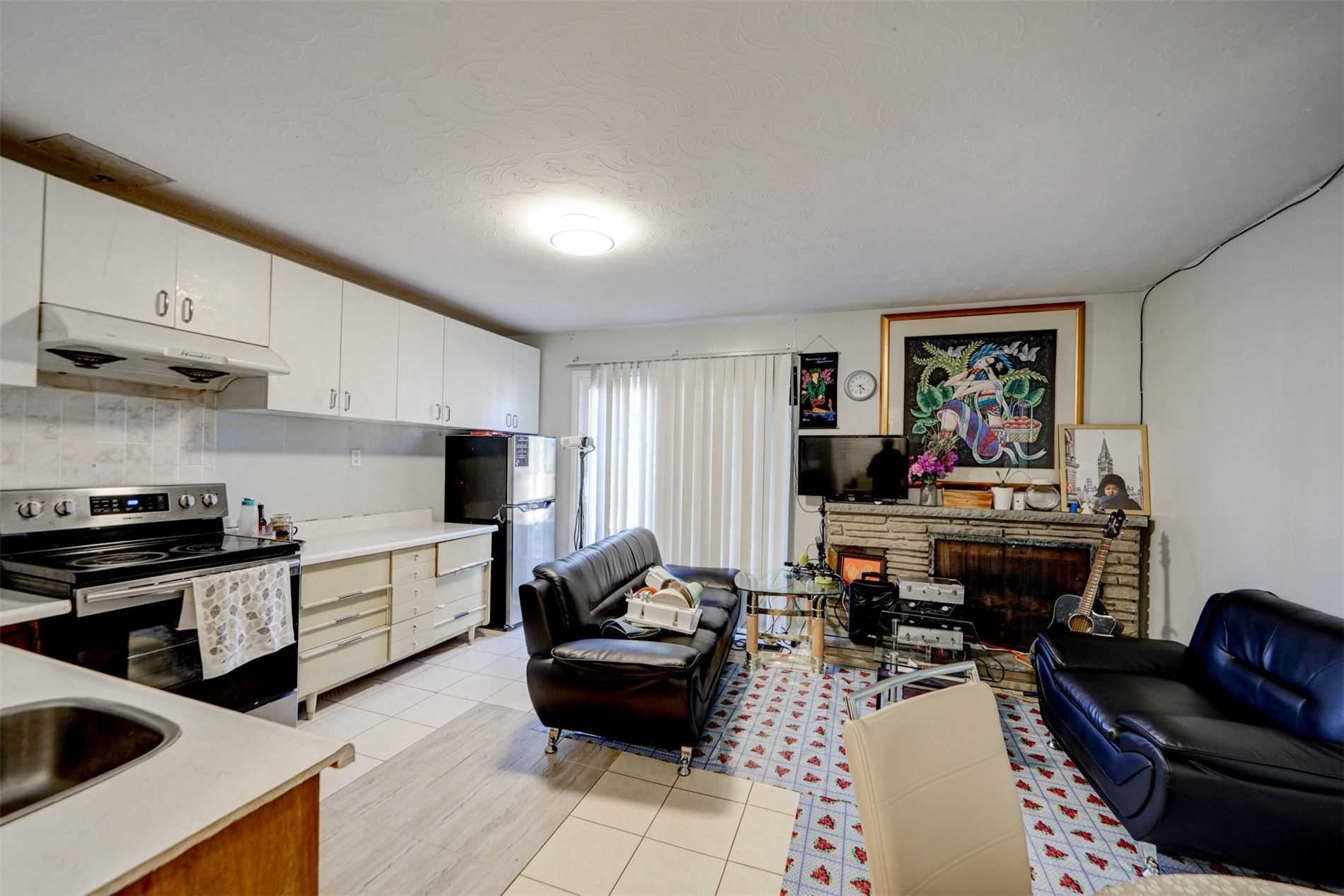 1041 Lillian St