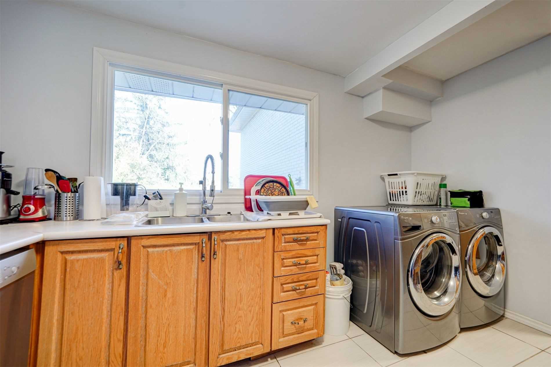 1041 Lillian St