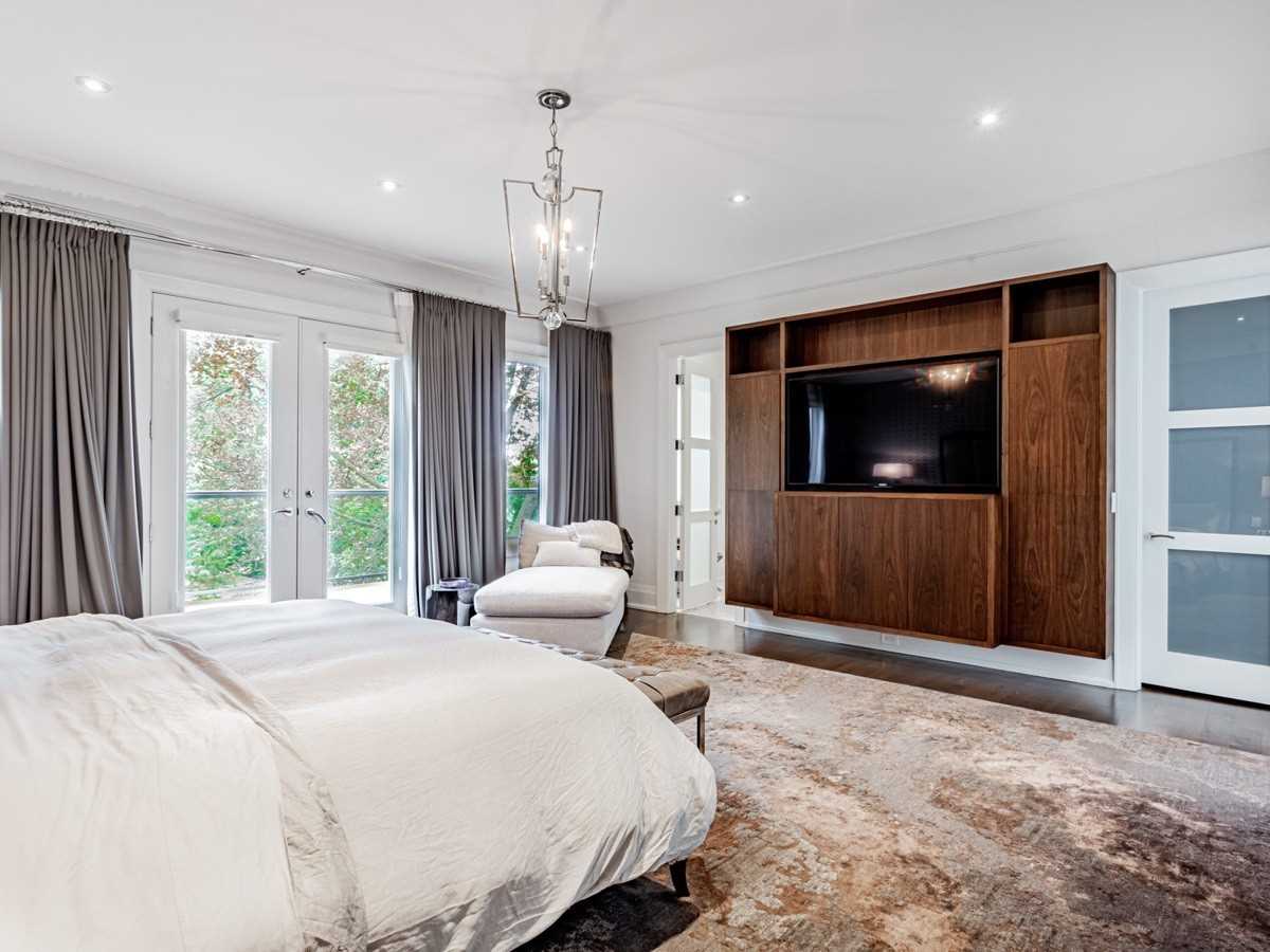 15 Vesta Dr