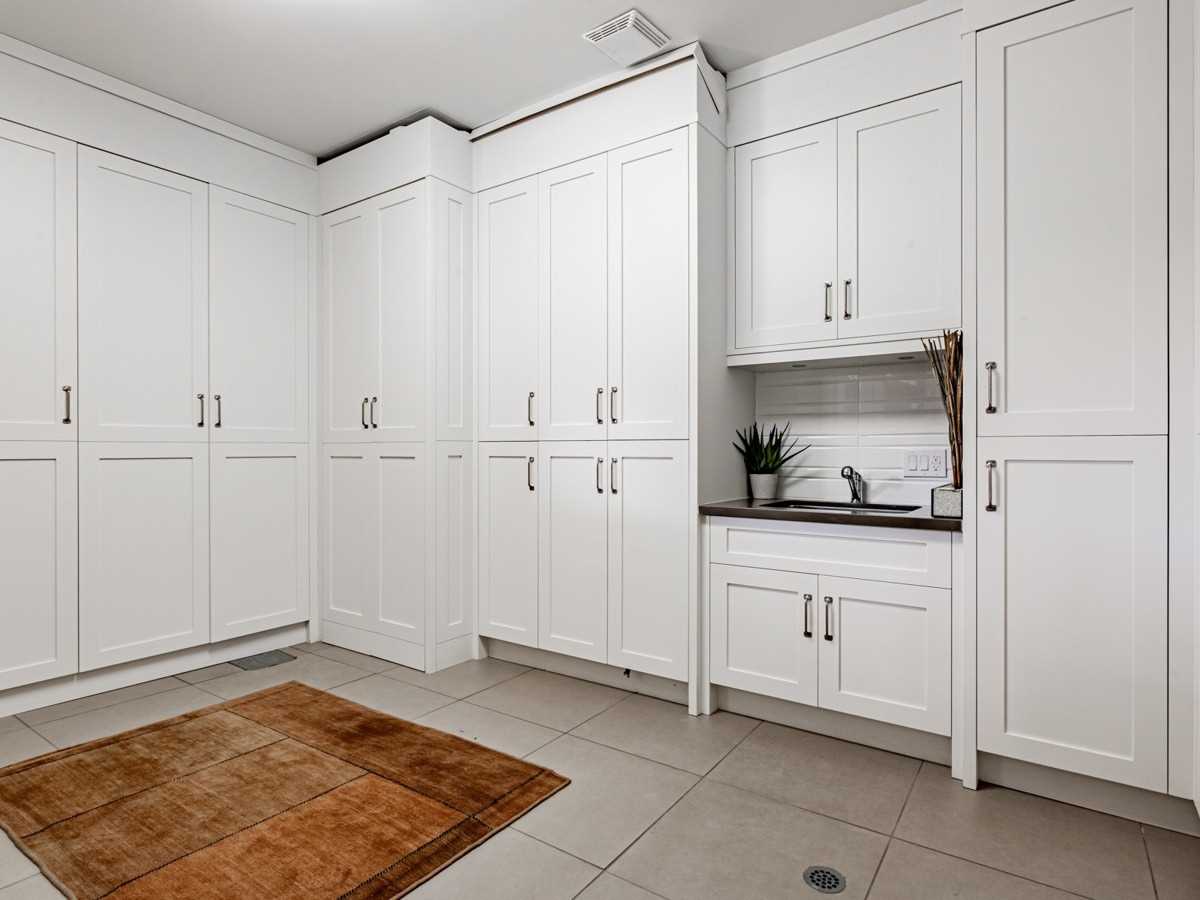 15 Vesta Dr