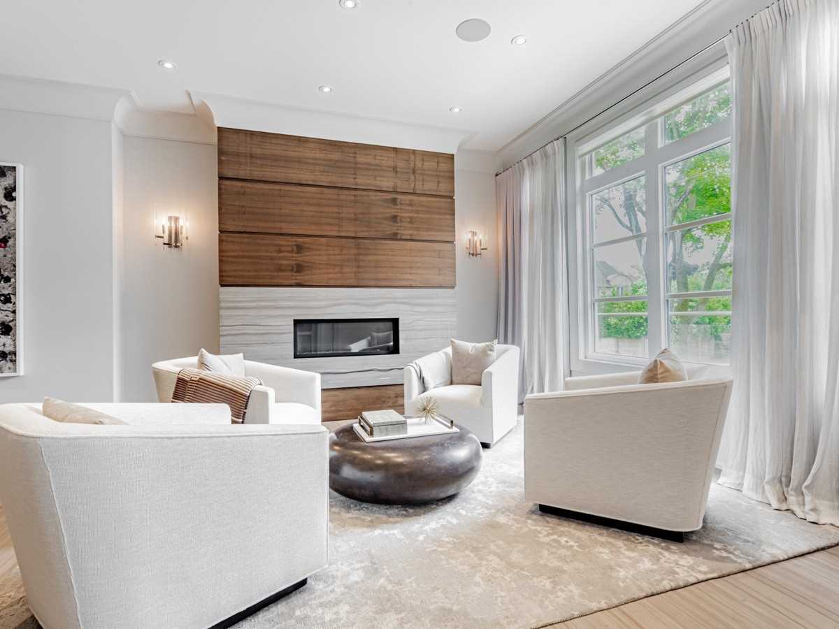 15 Vesta Dr