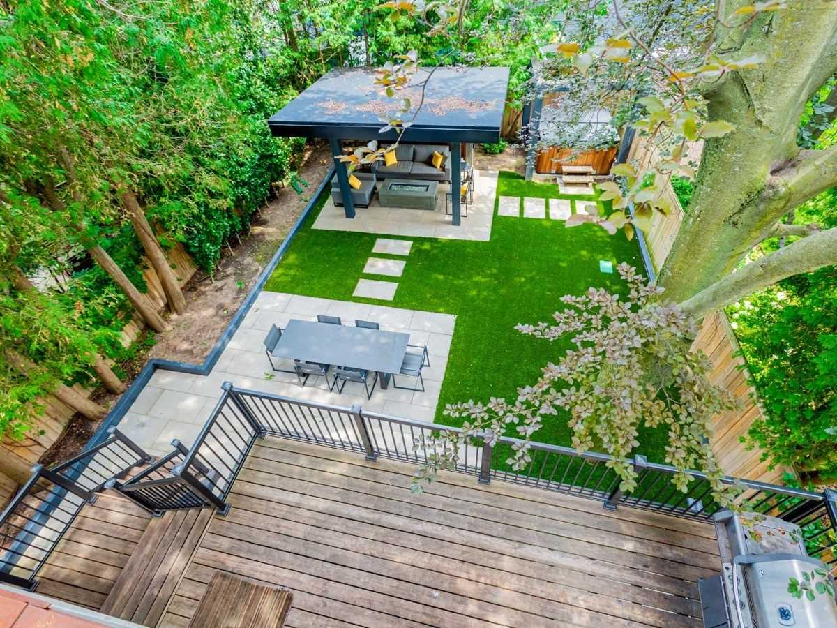 15 Vesta Dr