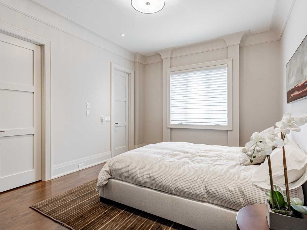 15 Vesta Dr