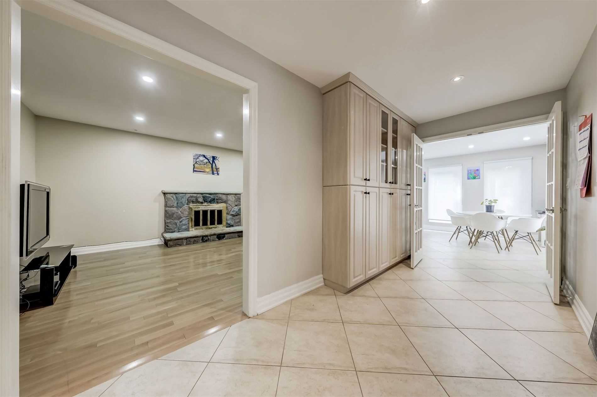 42 Angus Dr