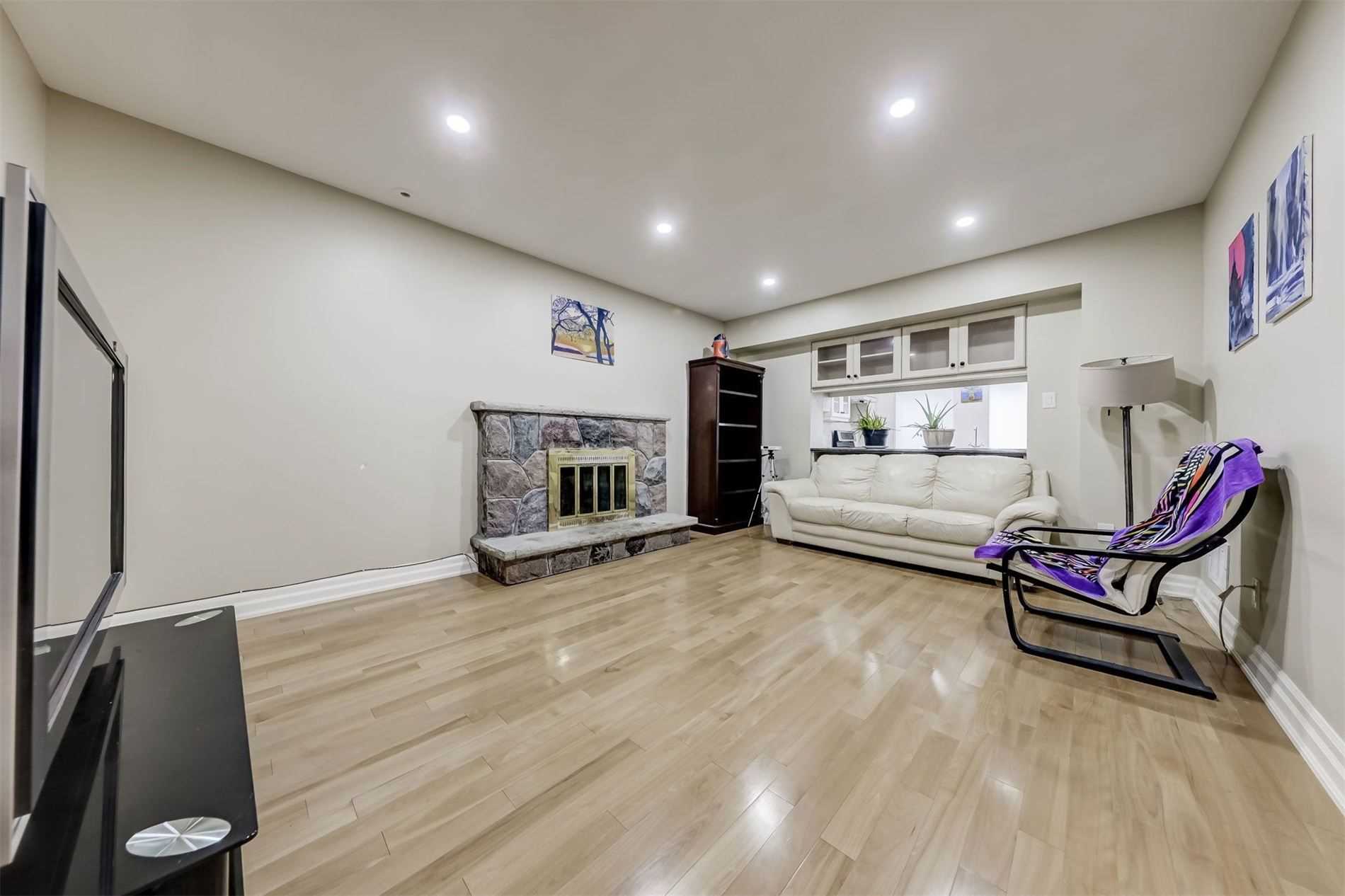 42 Angus Dr