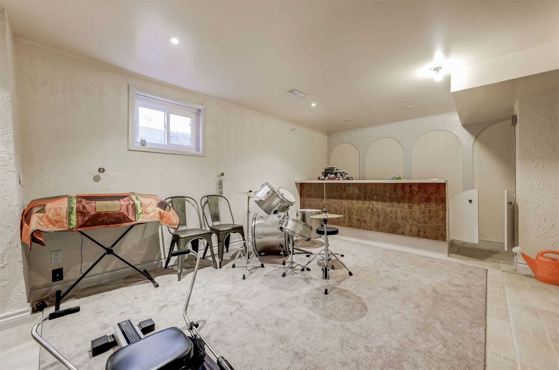 42 Angus Dr