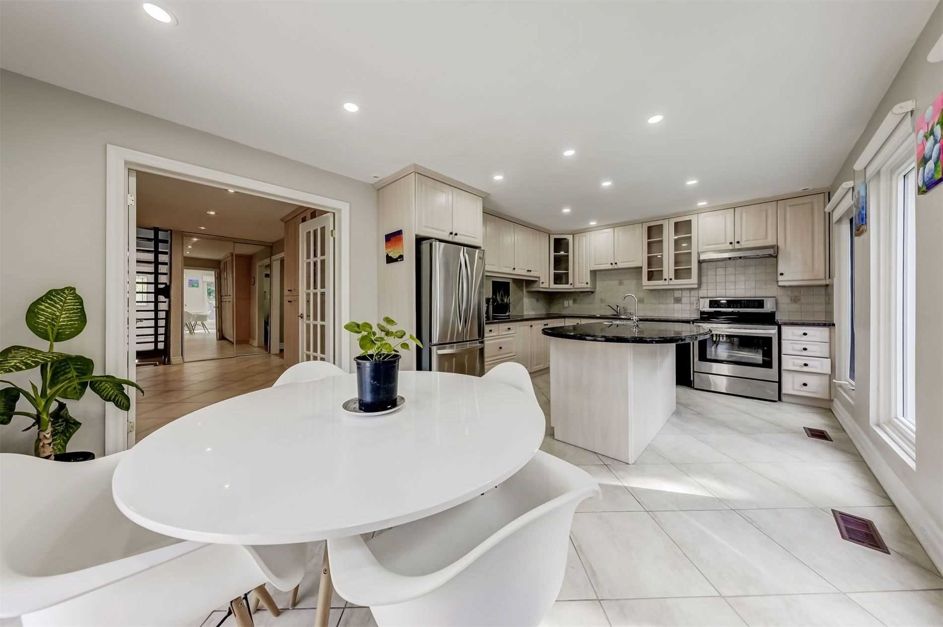 42 Angus Dr