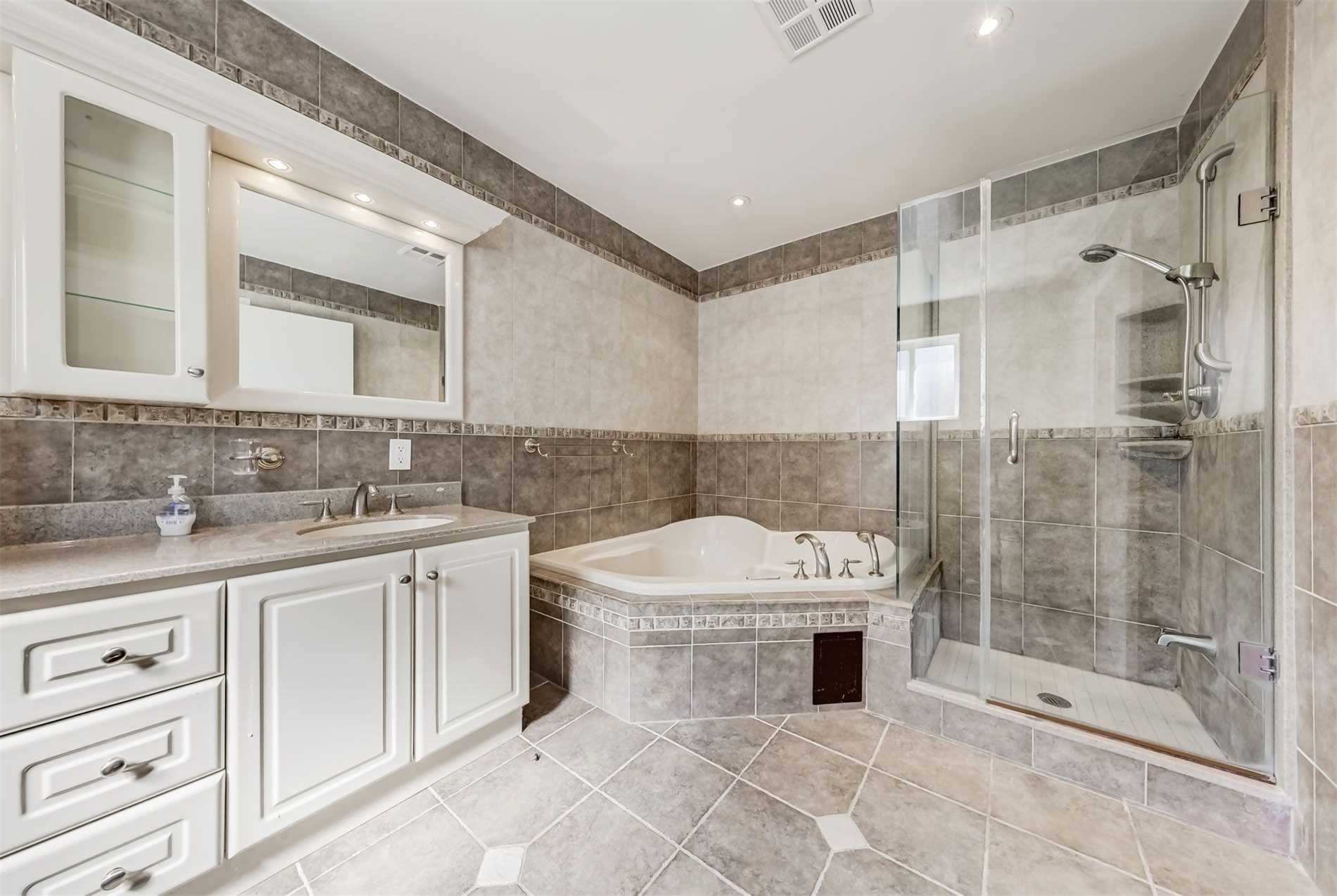 42 Angus Dr