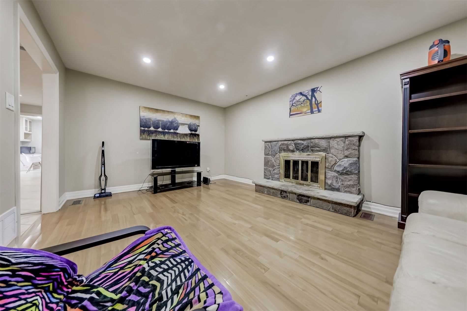 42 Angus Dr
