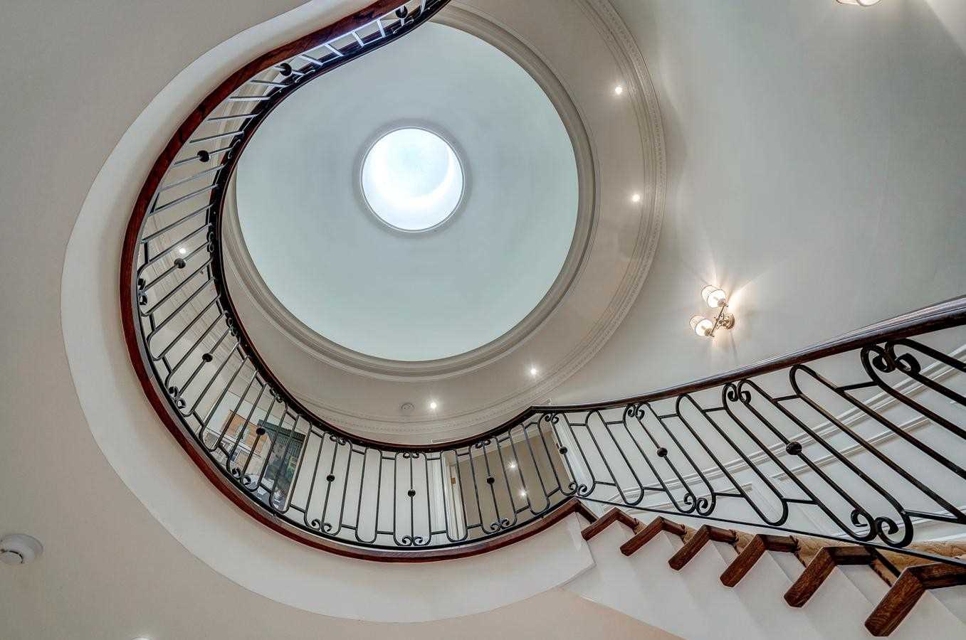 24 Lauderdale Drive