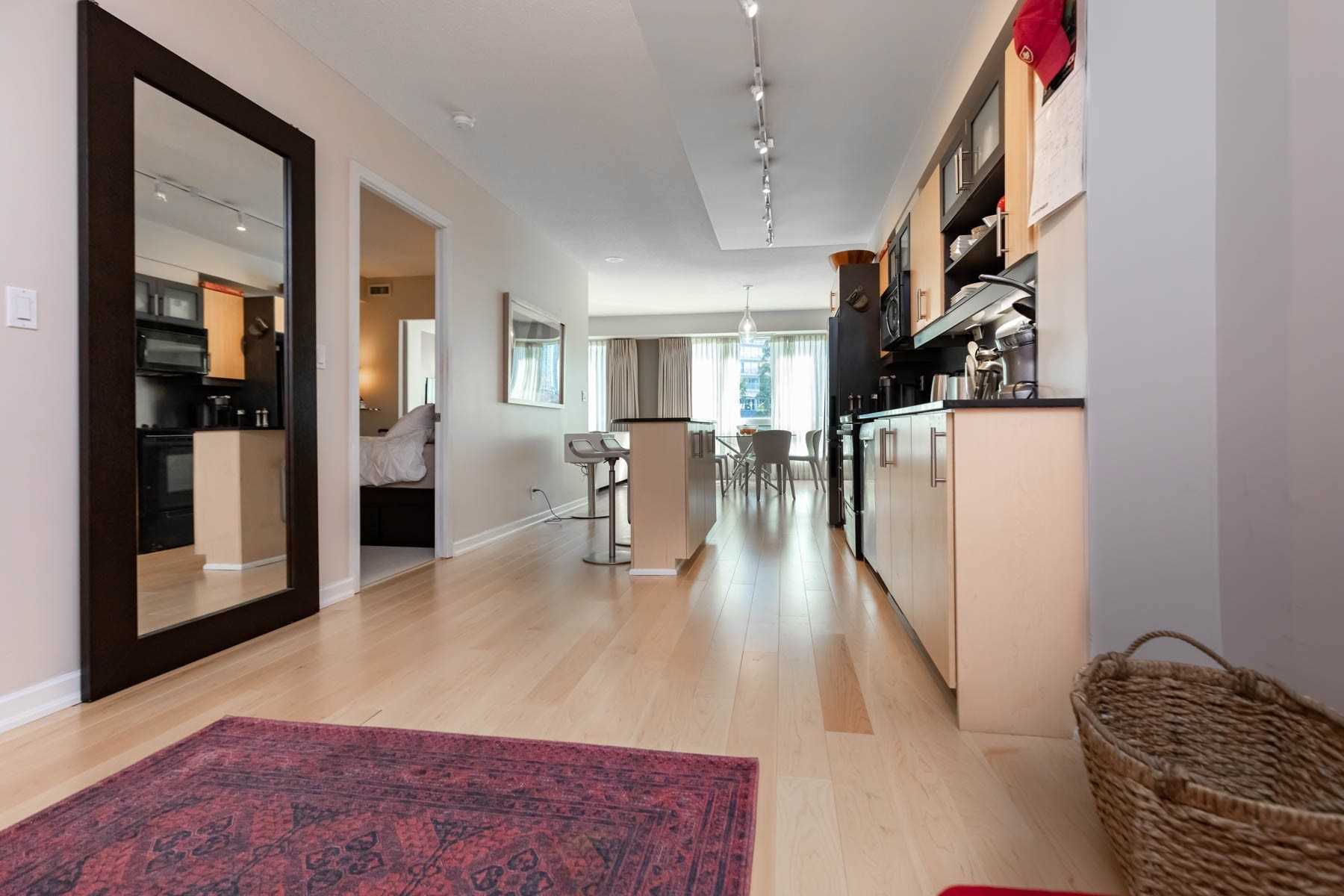 350 Wellington Street W #M04