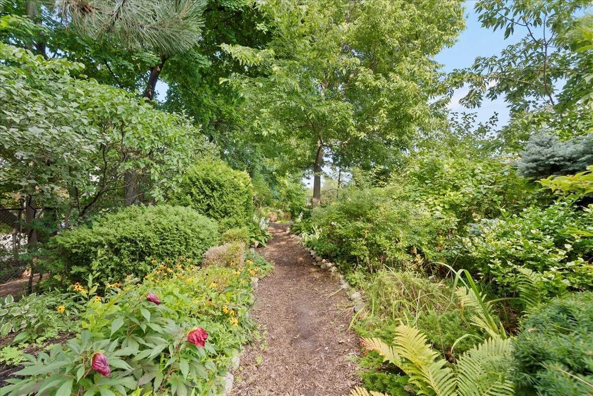 Listing C5762902 - Large Photo # 32