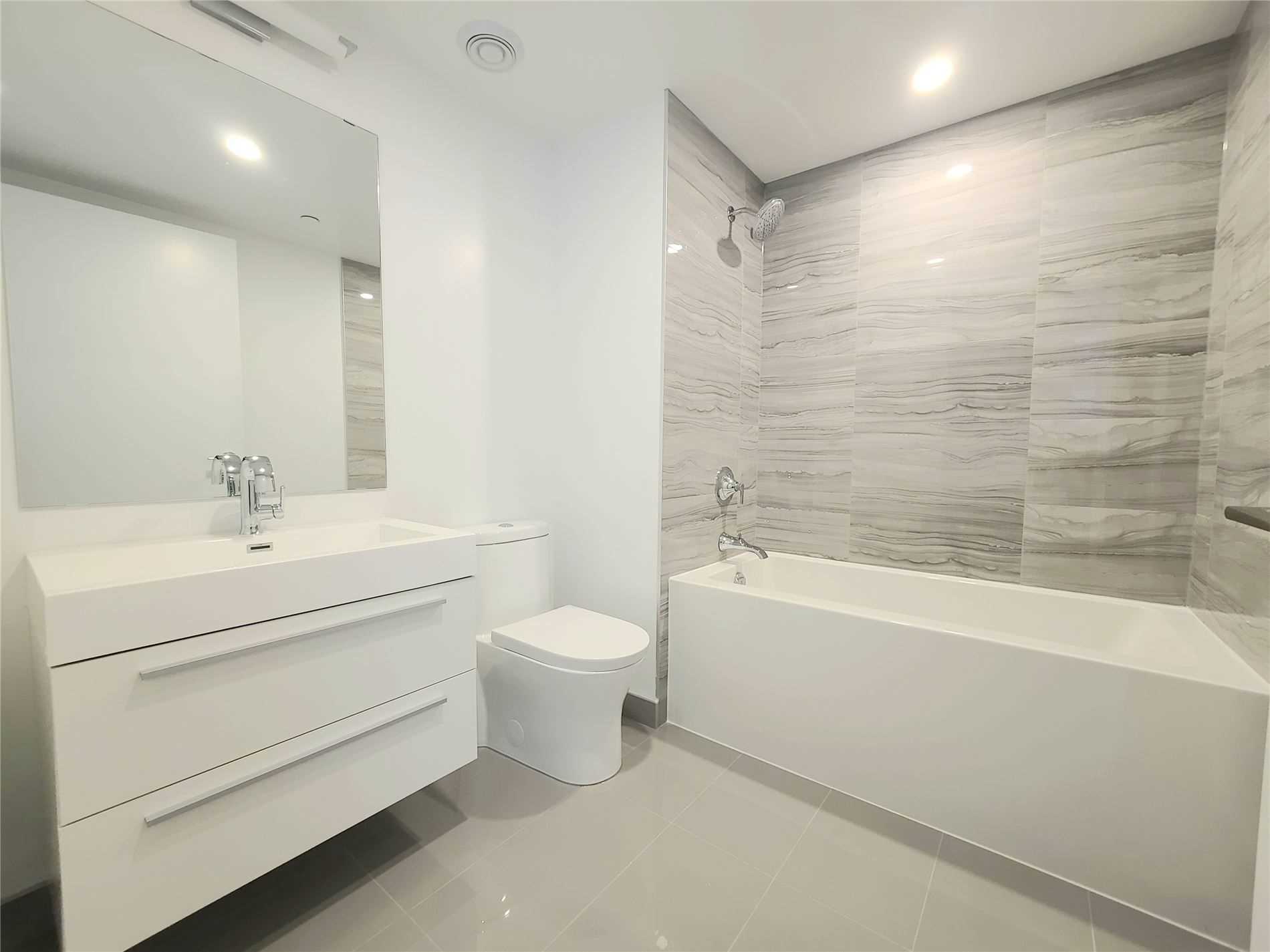 39 Roehampton Ave, ##410