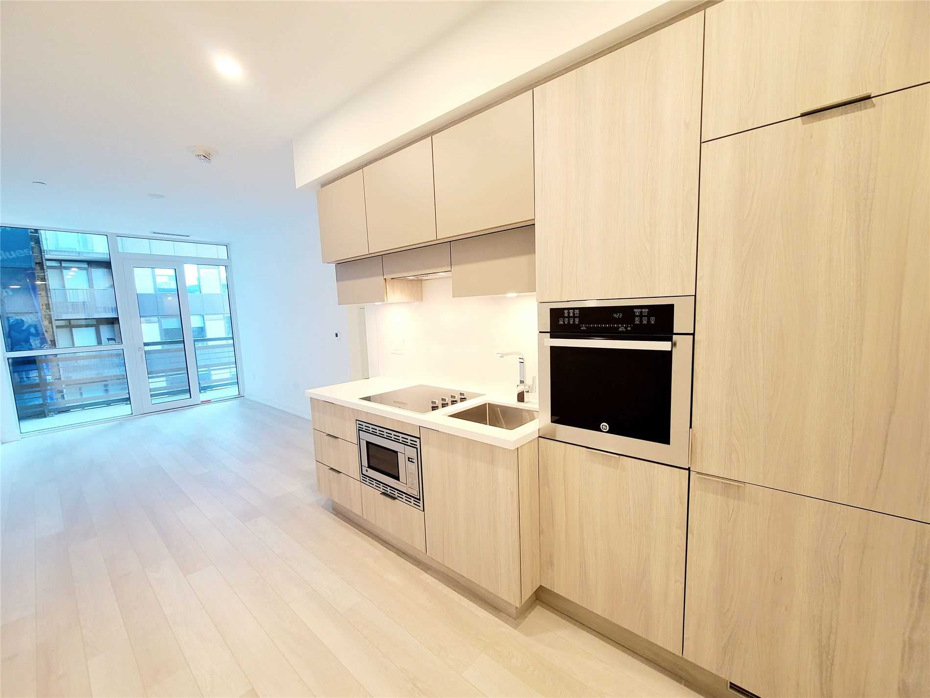 39 Roehampton Ave, ##410