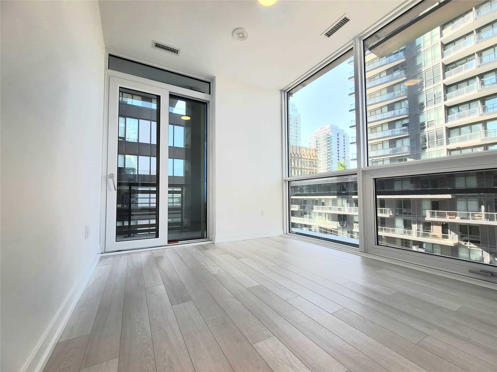 39 Roehampton Ave, ##410