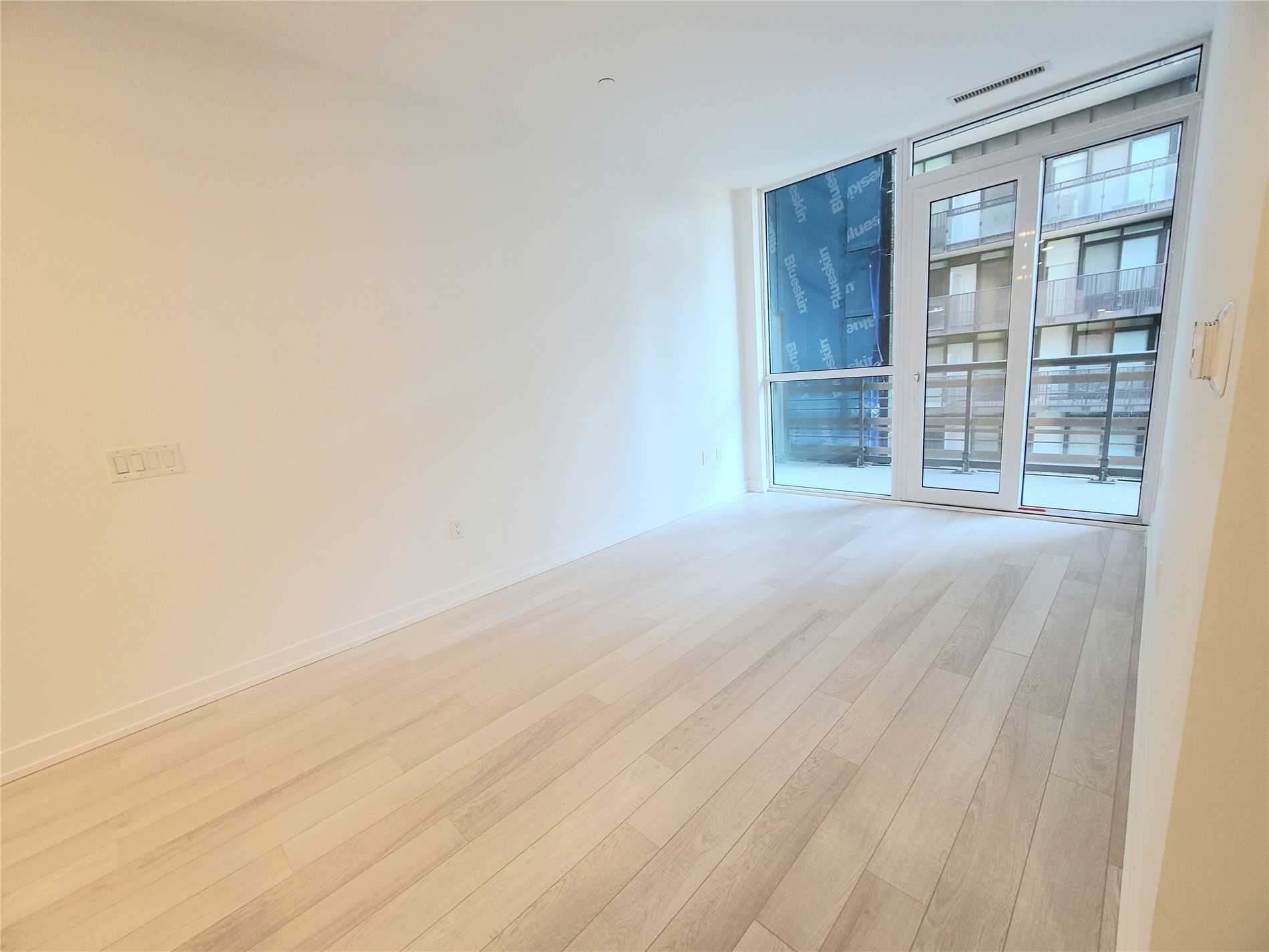 39 Roehampton Ave, ##410
