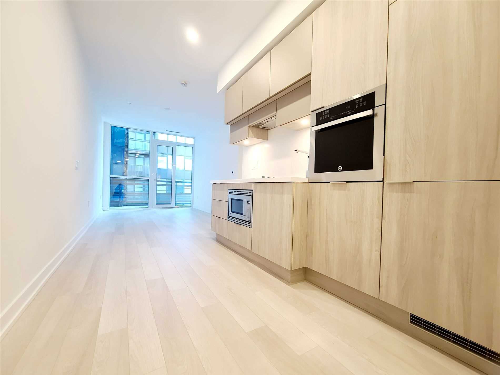 39 Roehampton Ave, ##410