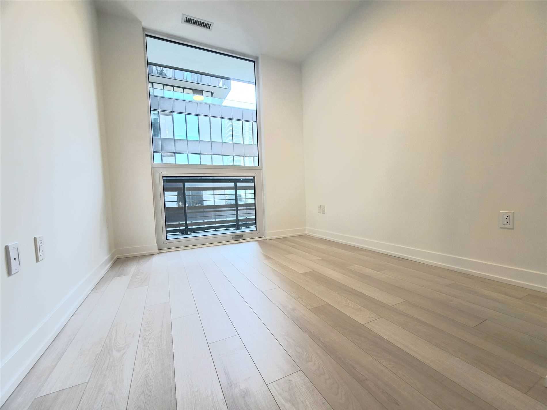 39 Roehampton Ave, ##410