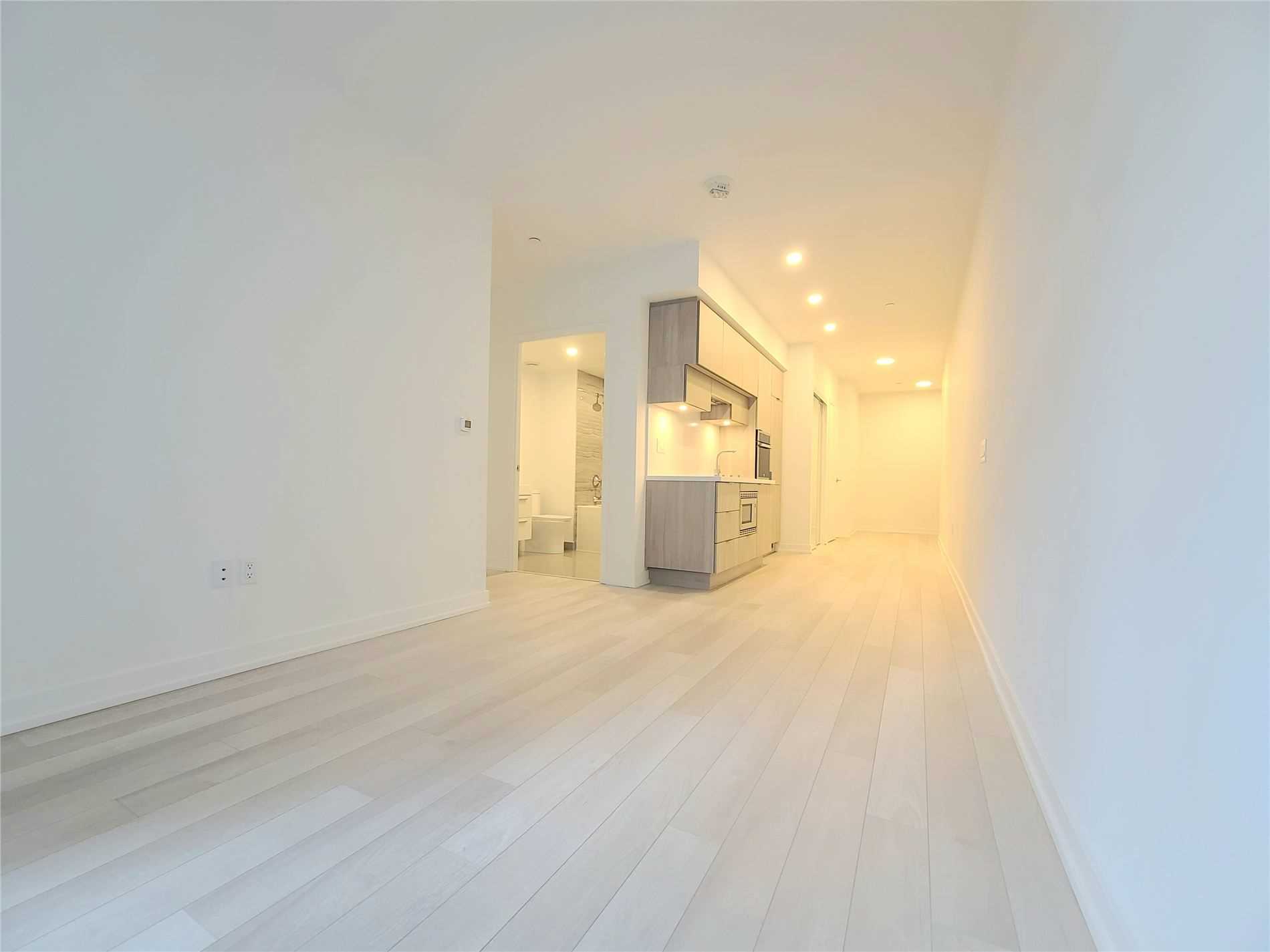 39 Roehampton Ave, ##410