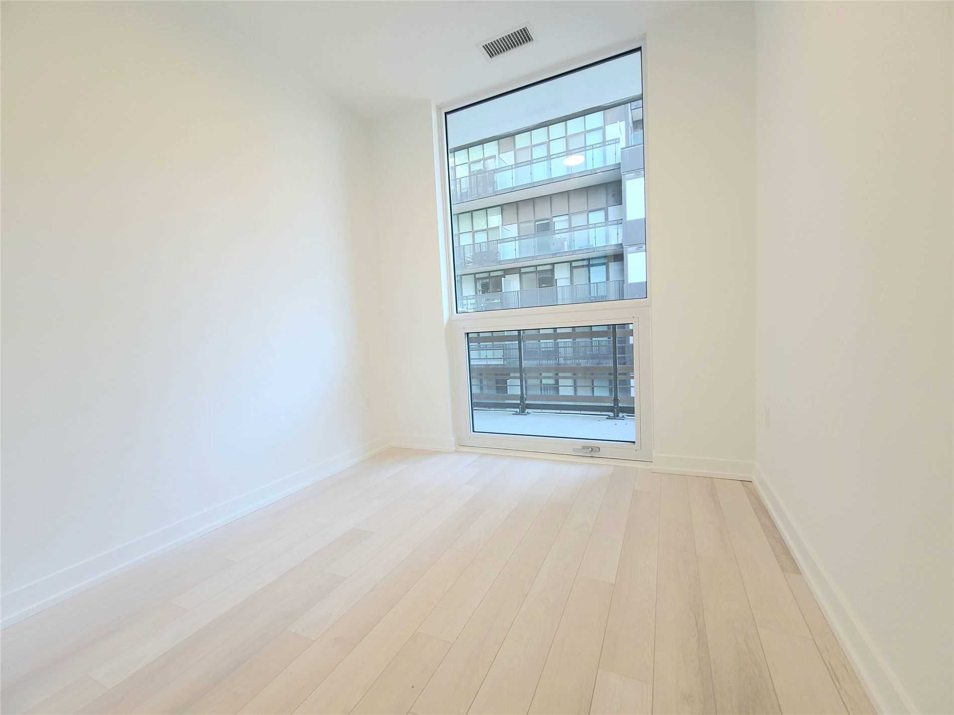 39 Roehampton Ave, ##410