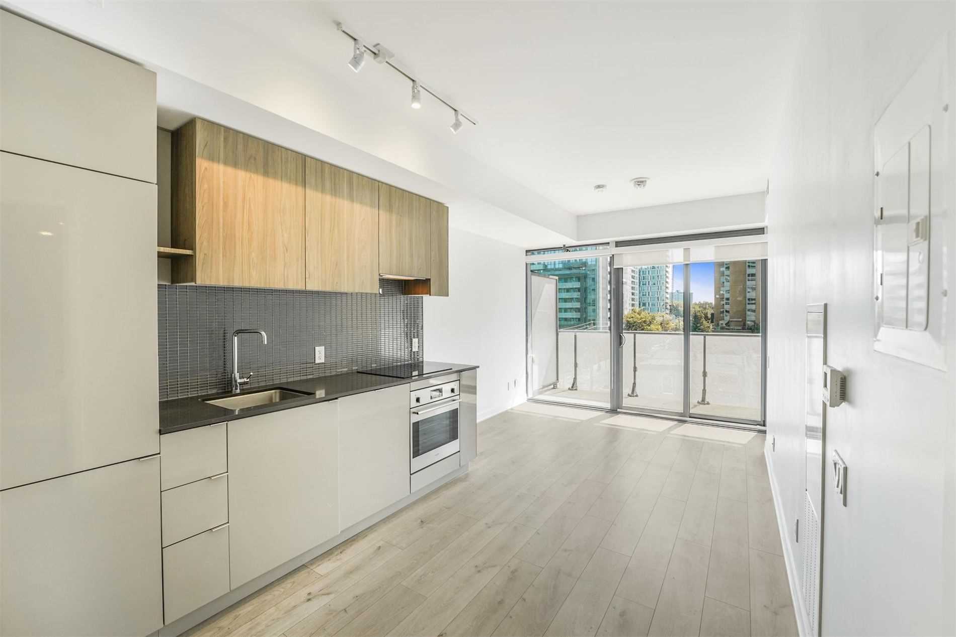 161 Roehampton Avenue, #515