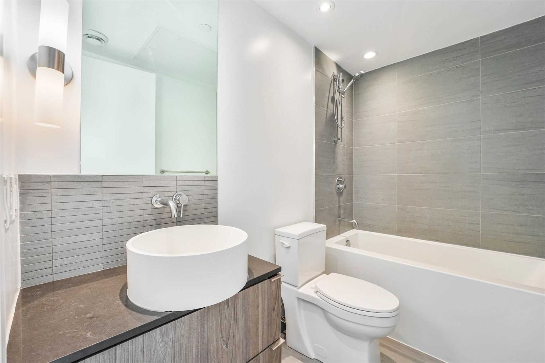 161 Roehampton Avenue, #515