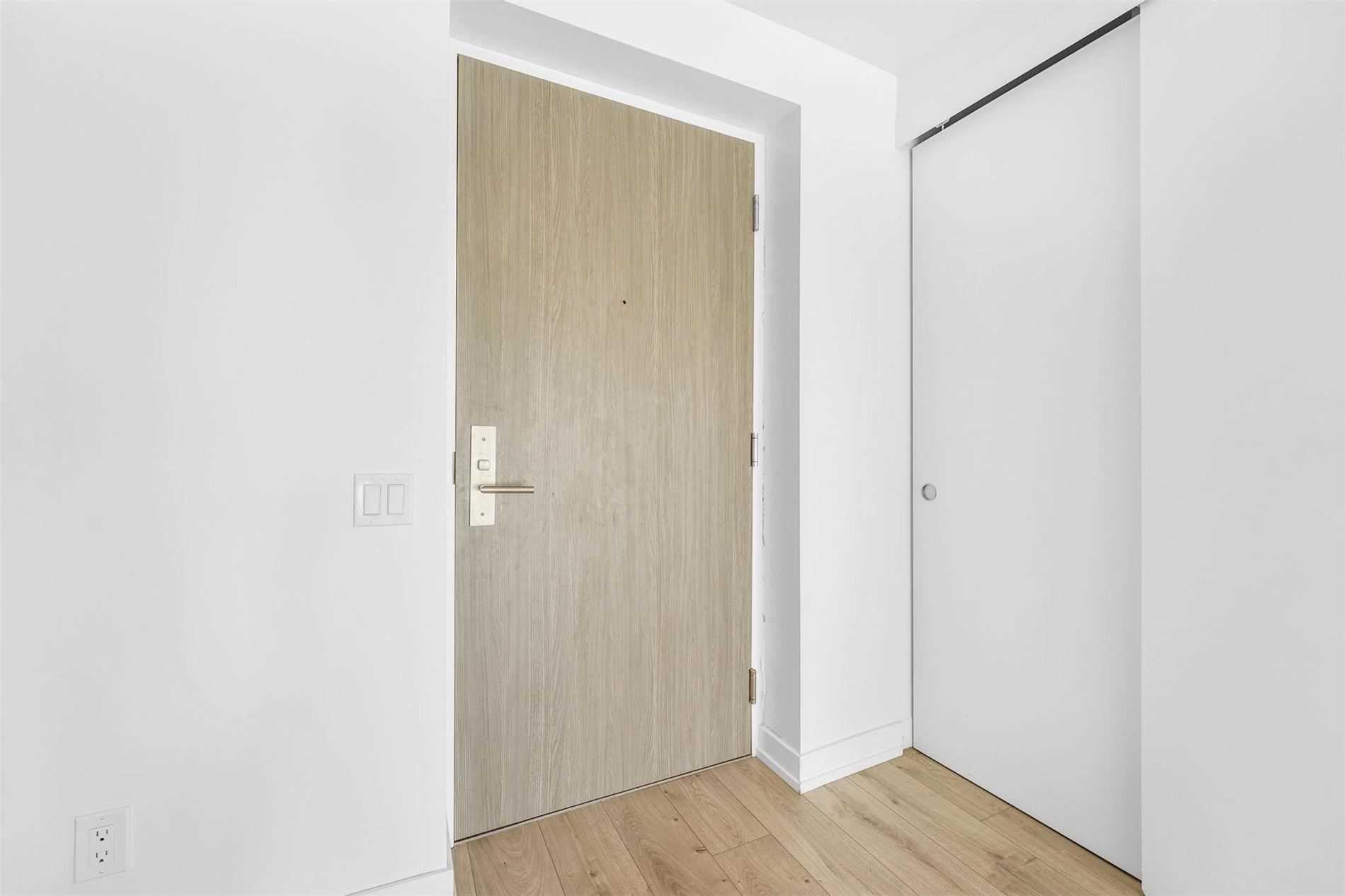 161 Roehampton Avenue, #515