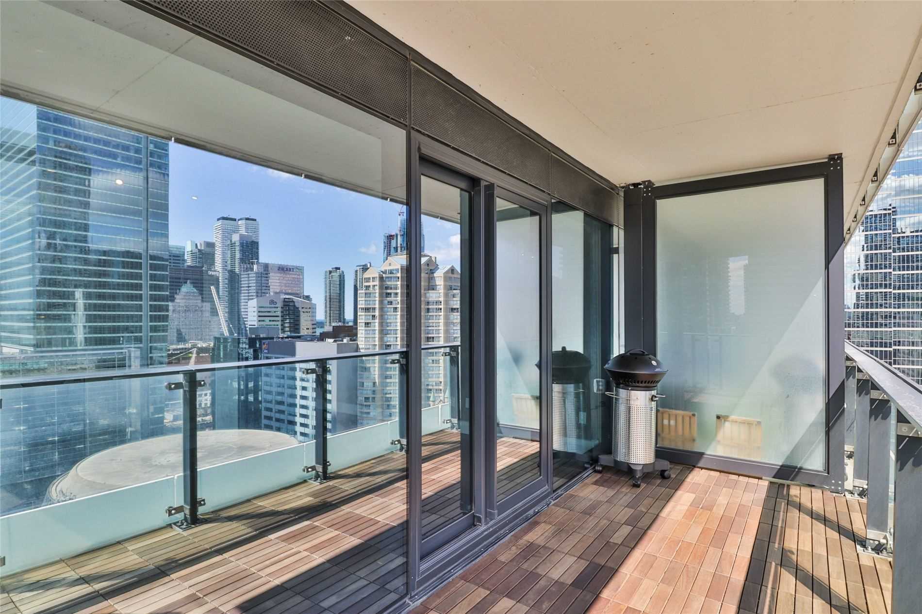 224 King St W, #1407