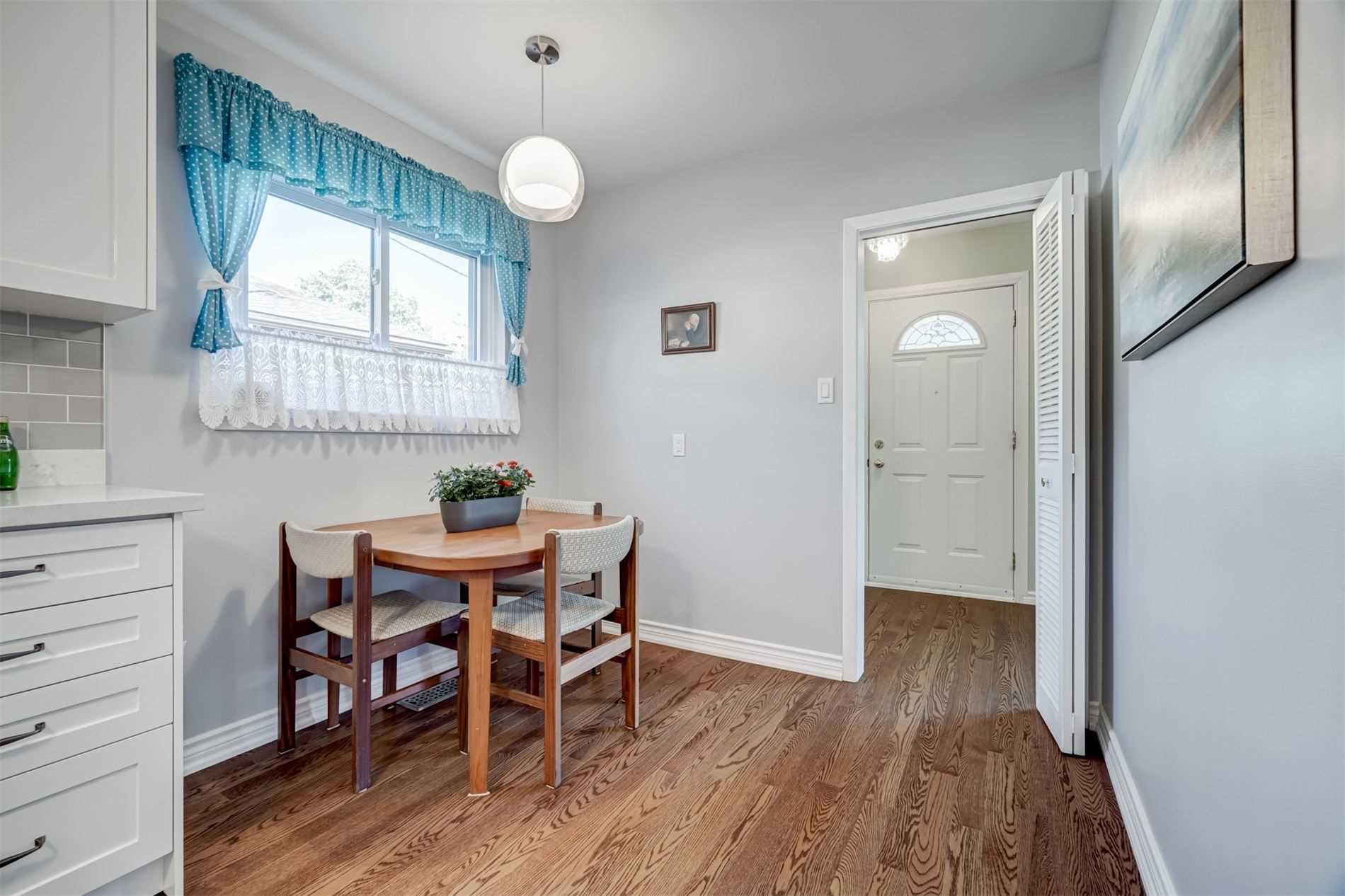 202 Lynedock Cres