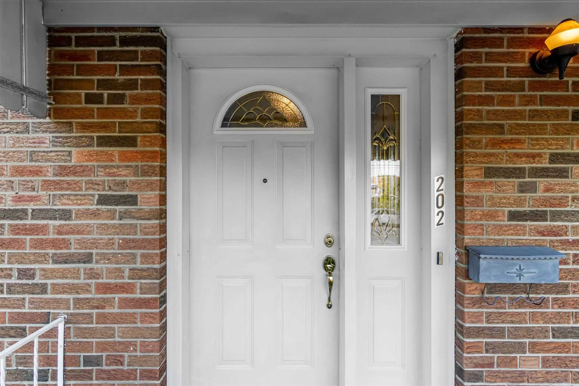 202 Lynedock Cres