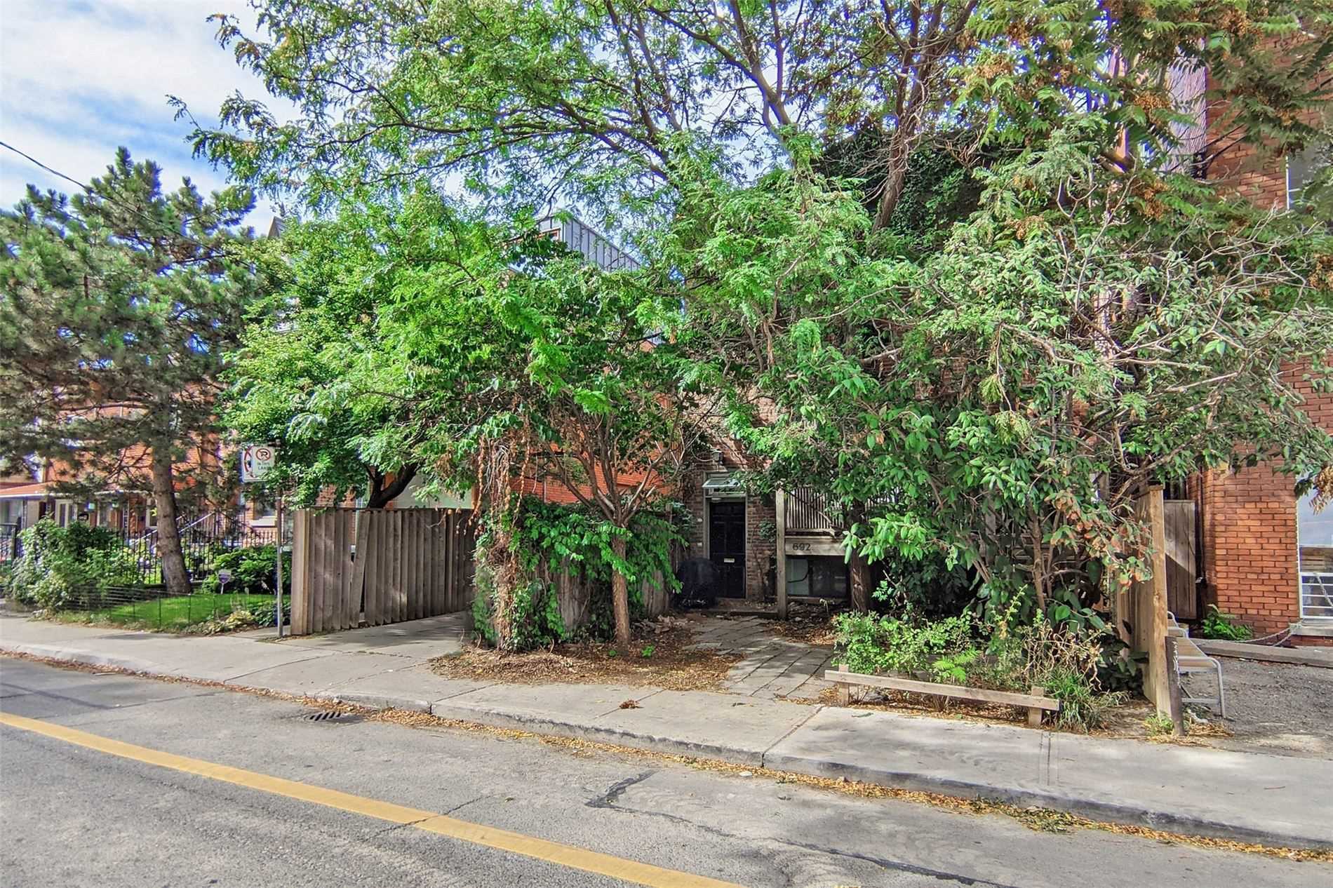 692 Richmond St W
