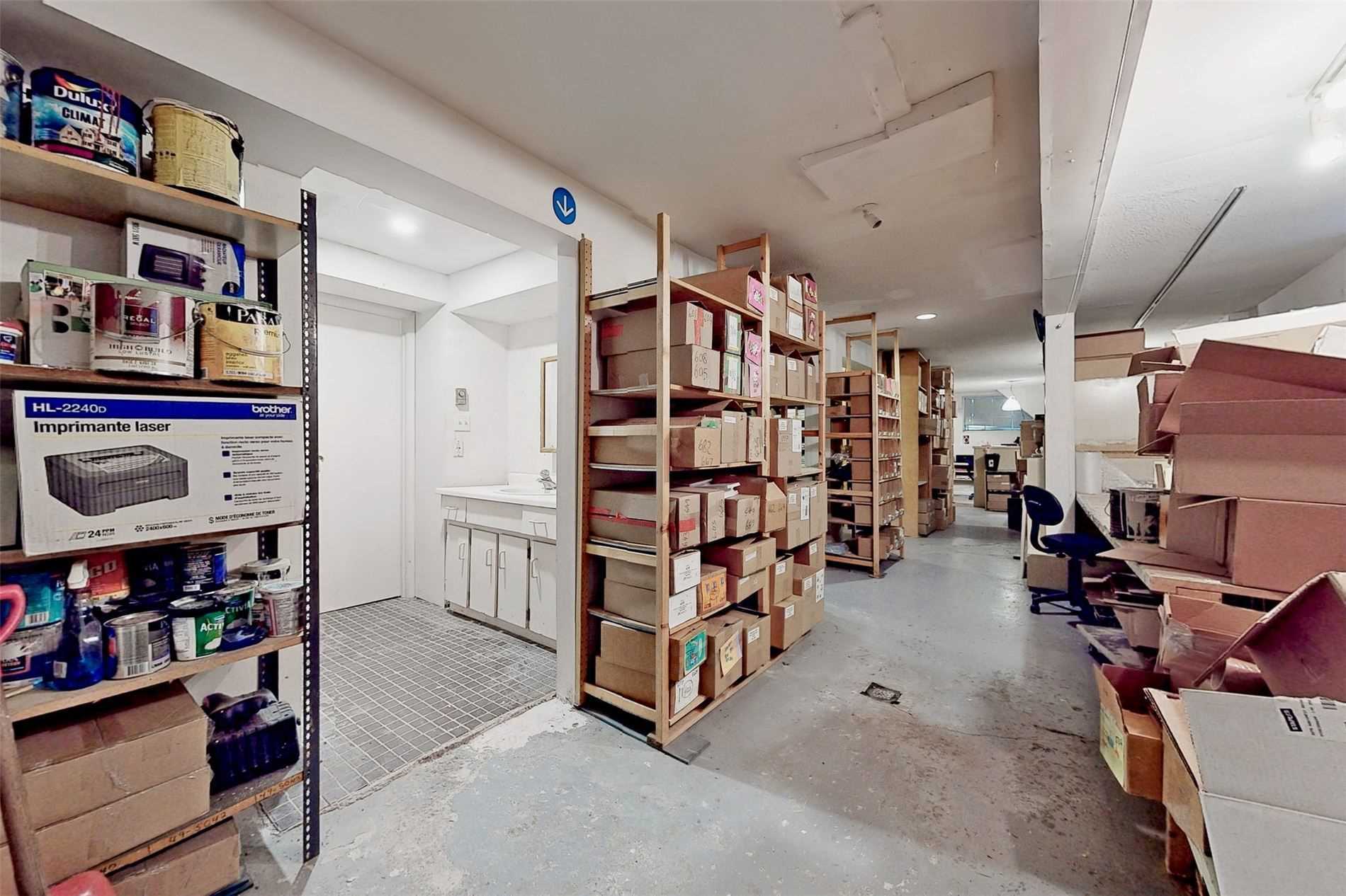 692 Richmond St W