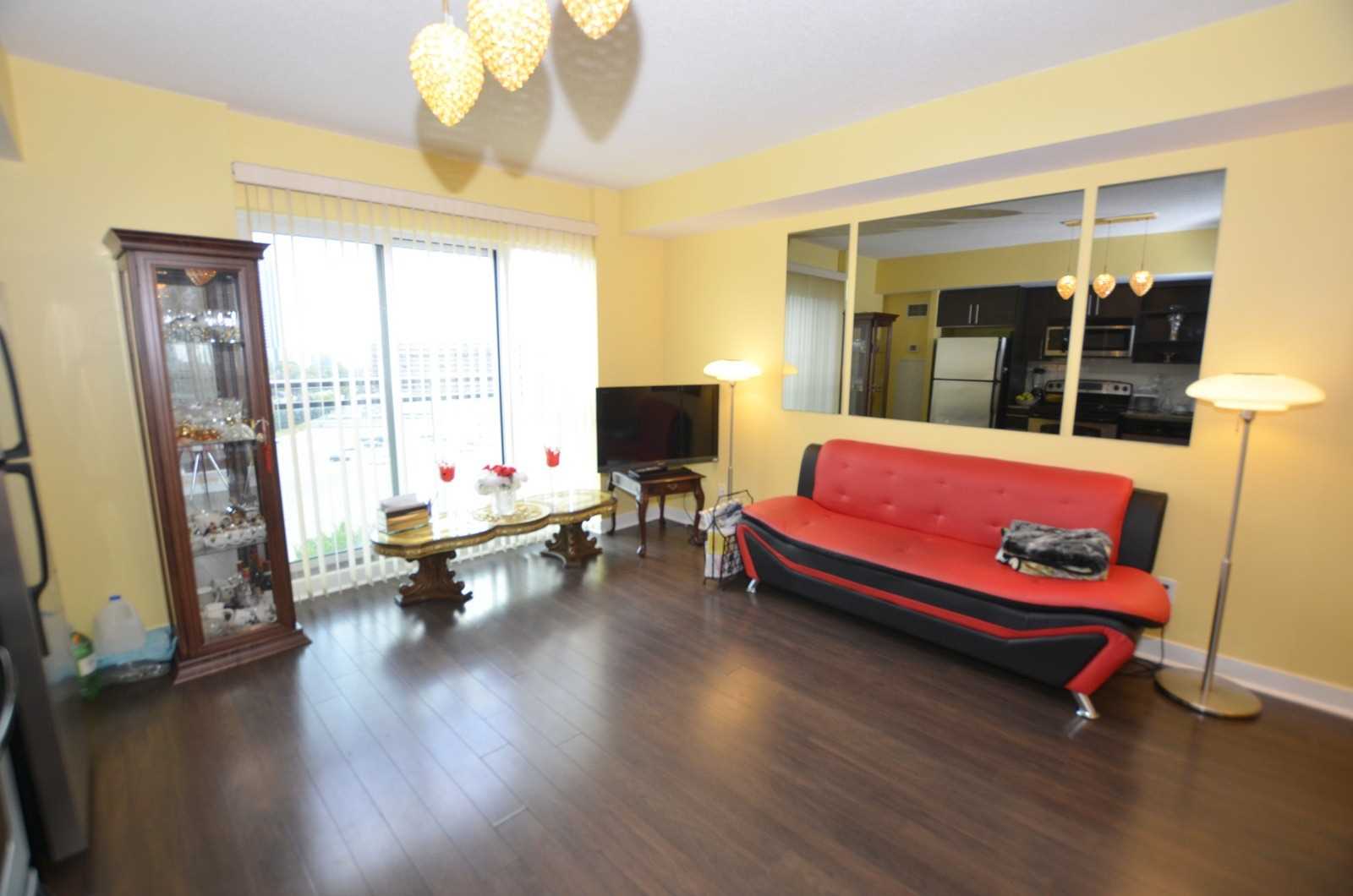 120 Dallimore Circ, #817