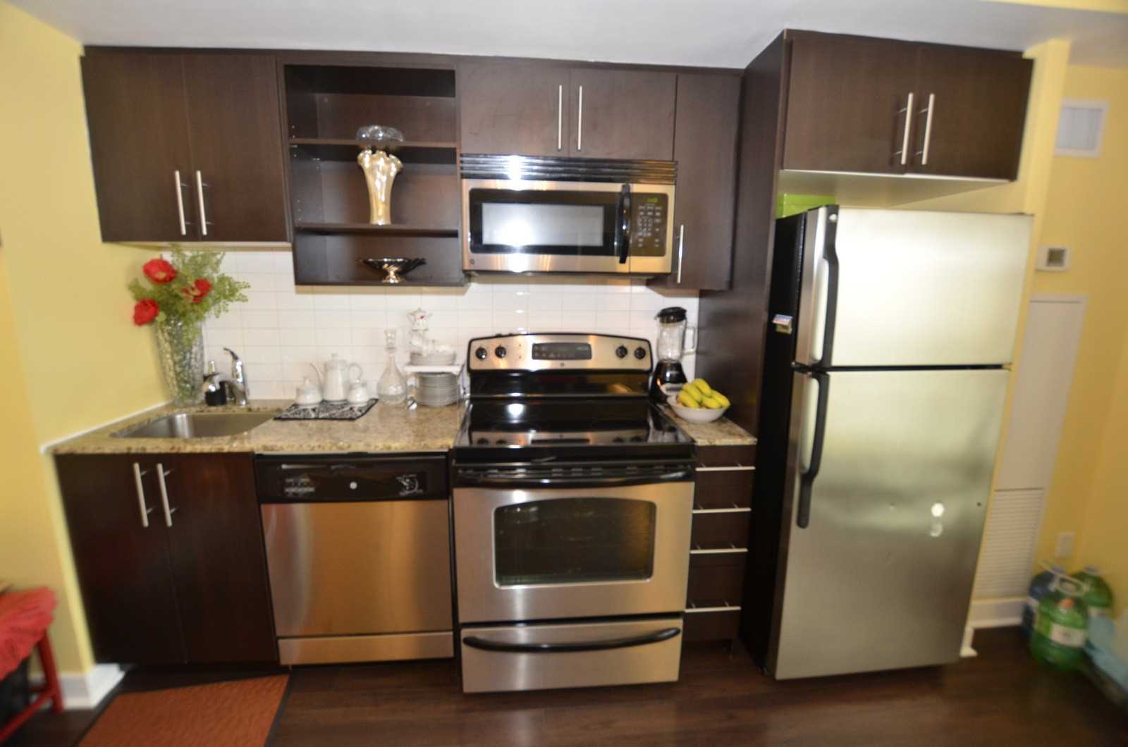120 Dallimore Circ, #817