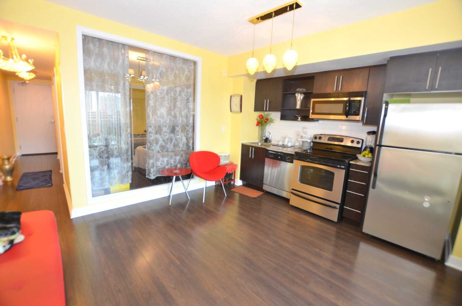 120 Dallimore Circ, #817