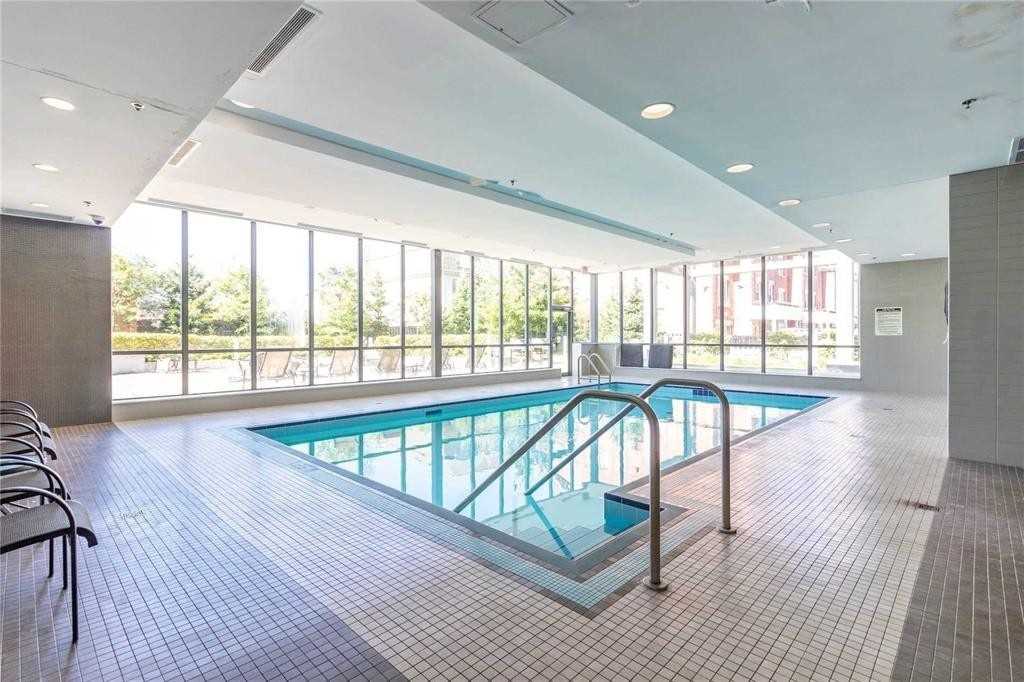 120 Dallimore Circ, #817
