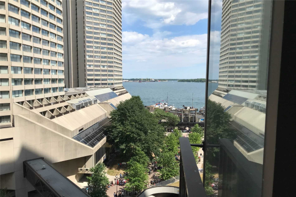 33 Harbour Sq, Toronto