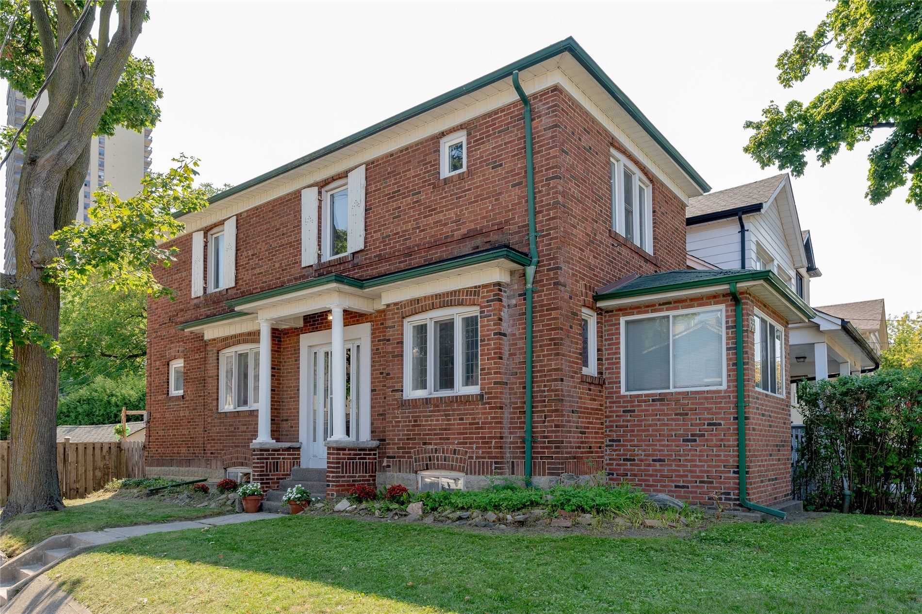 33 Castlefield Avenue