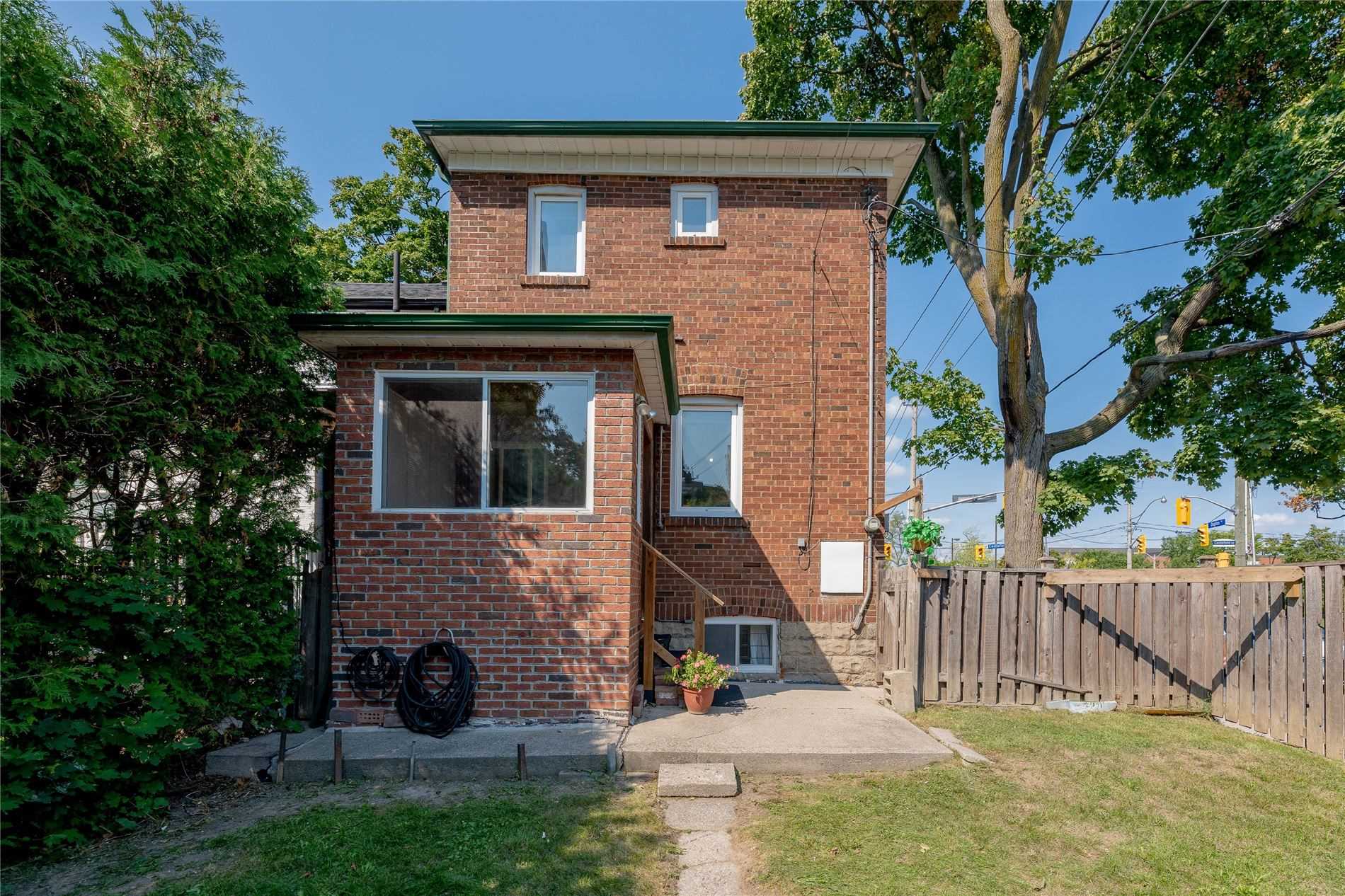 33 Castlefield Avenue