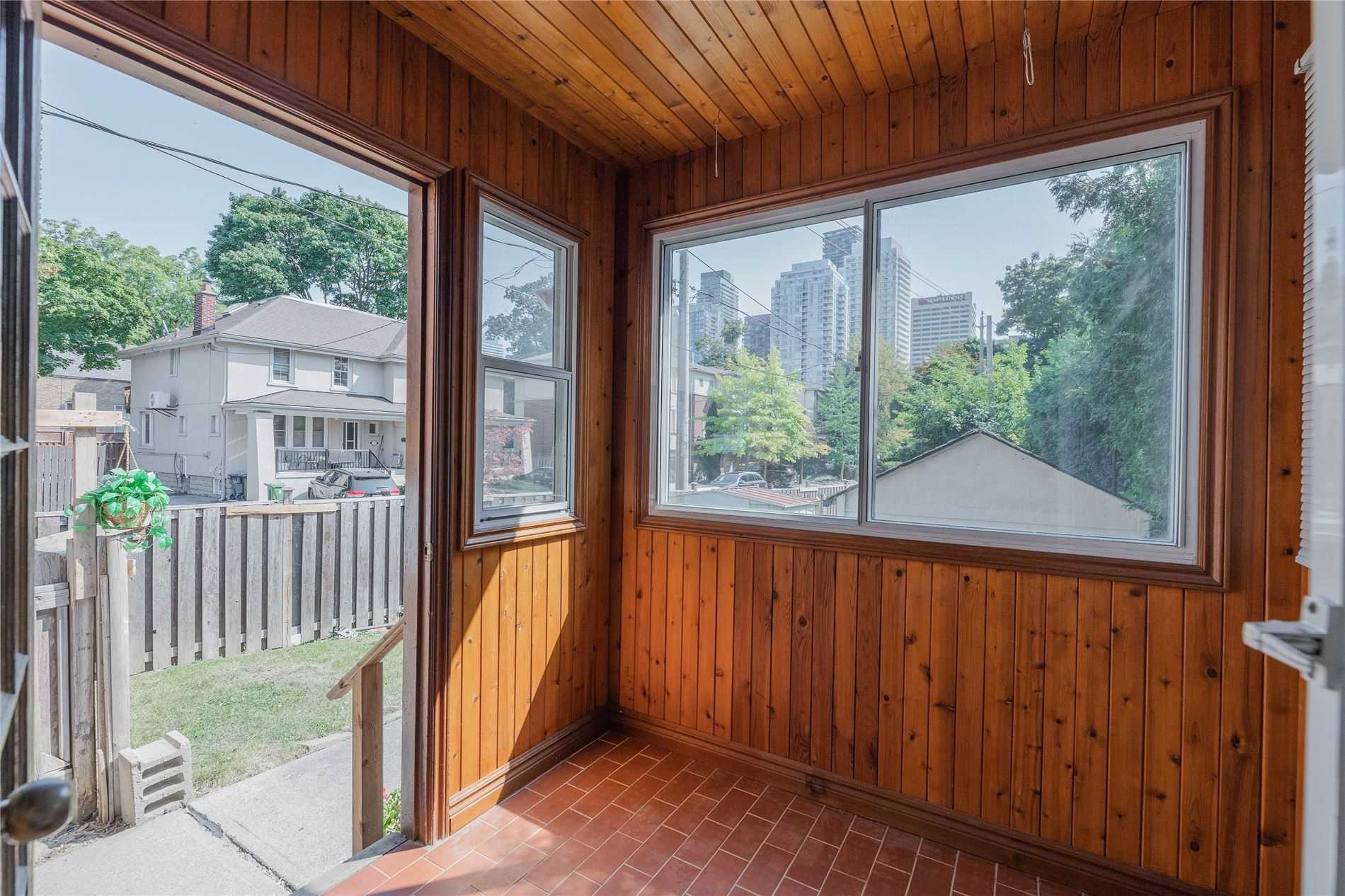 33 Castlefield Avenue