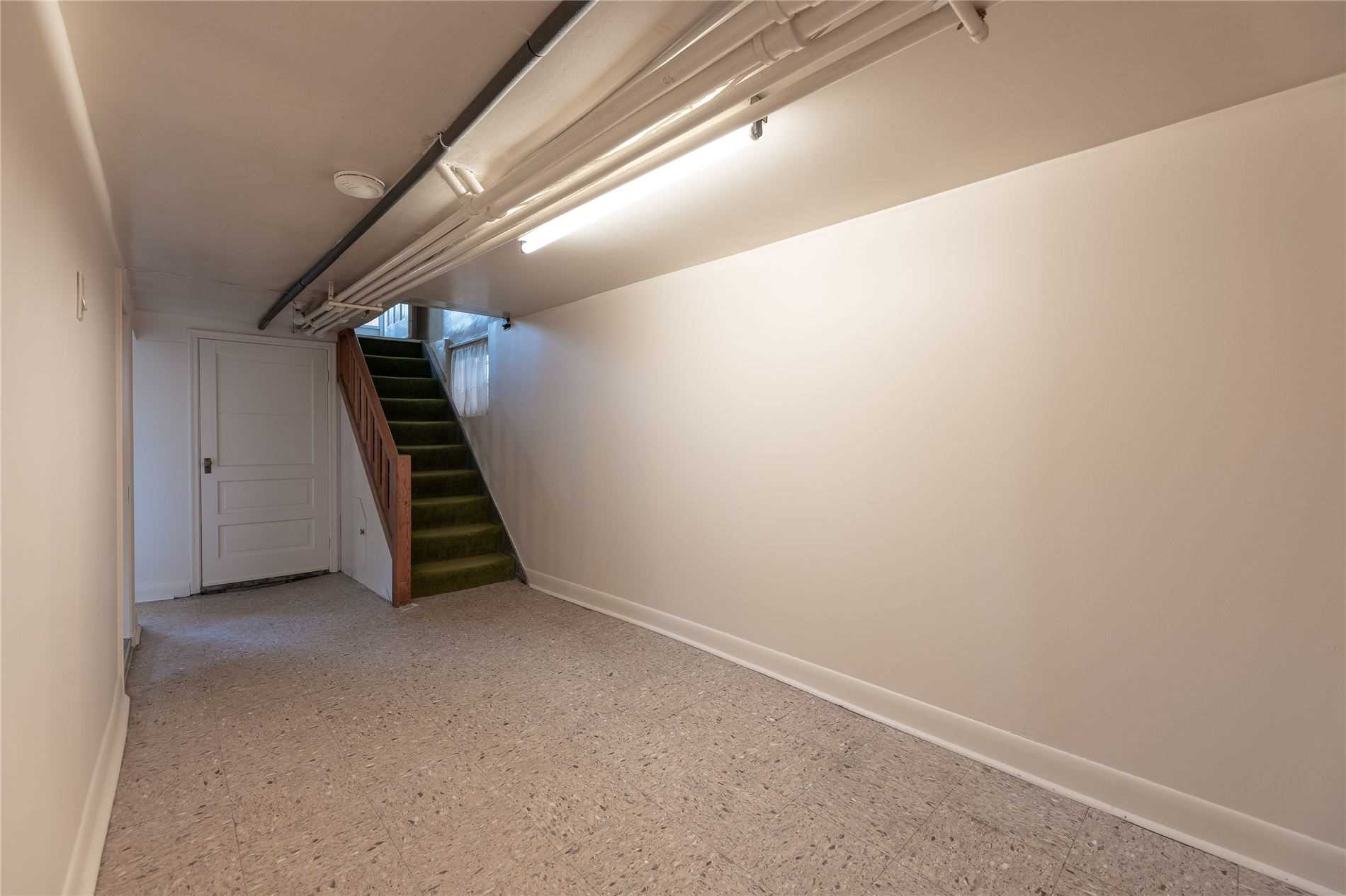33 Castlefield Avenue