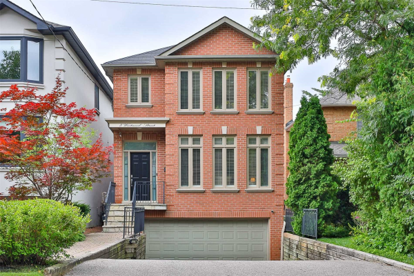 8 Weetwood St, Toronto