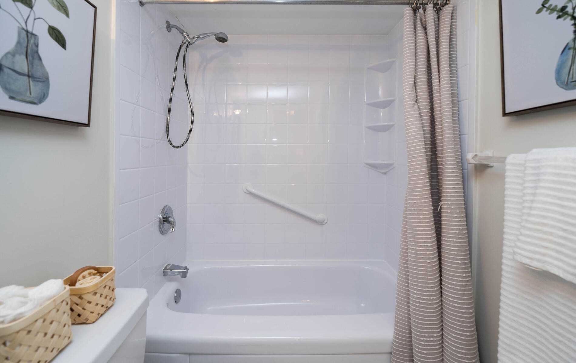 1210 Don Mills Rd, #105