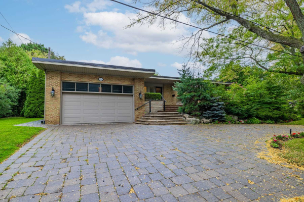 1 Rollscourt Dr, Toronto