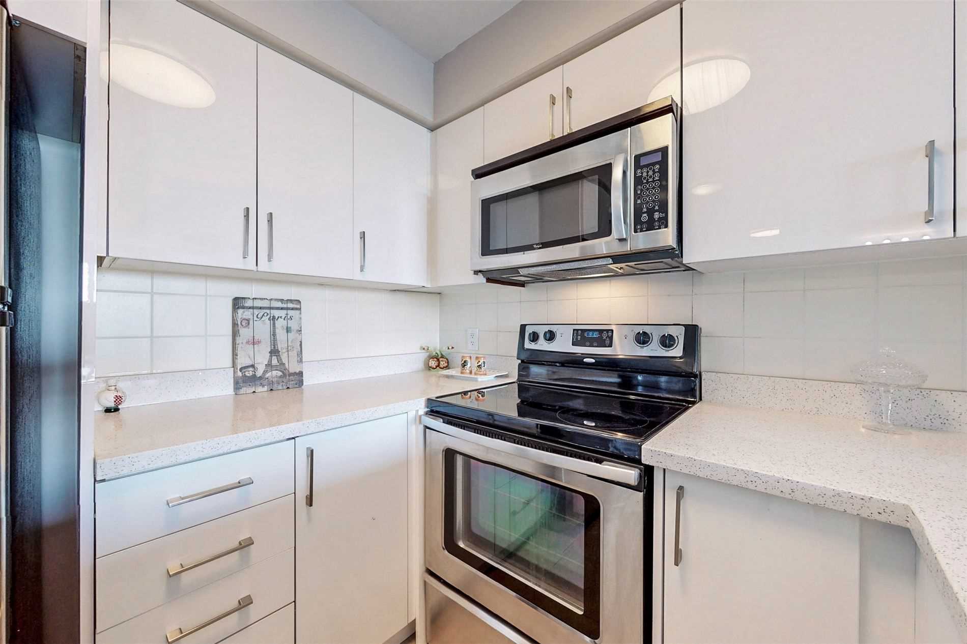 35 Hollywood Avenue, #822
