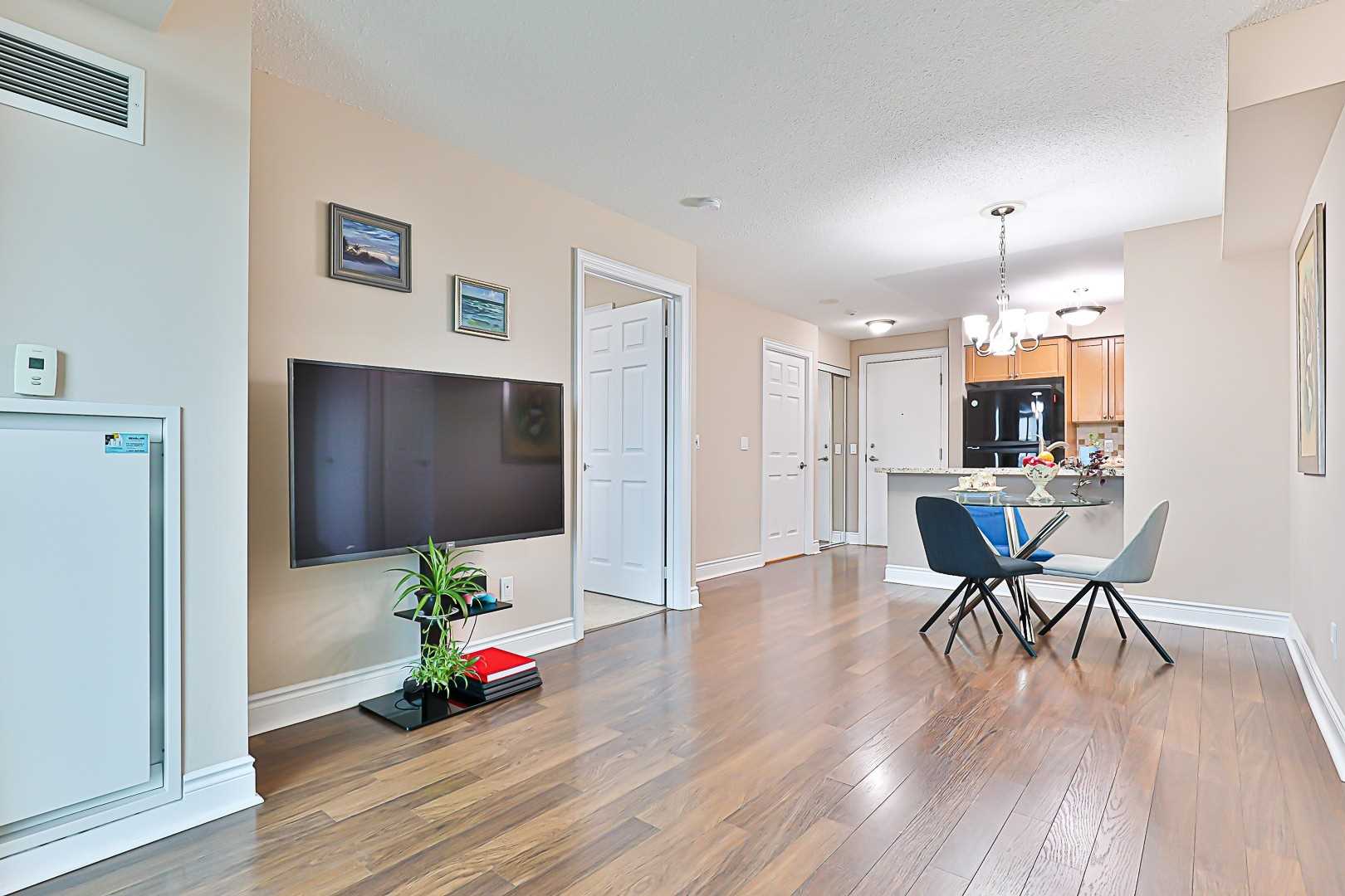 15 Greenview Avenue, #507
