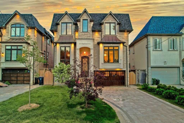 321 Maplehurst Ave, Toronto